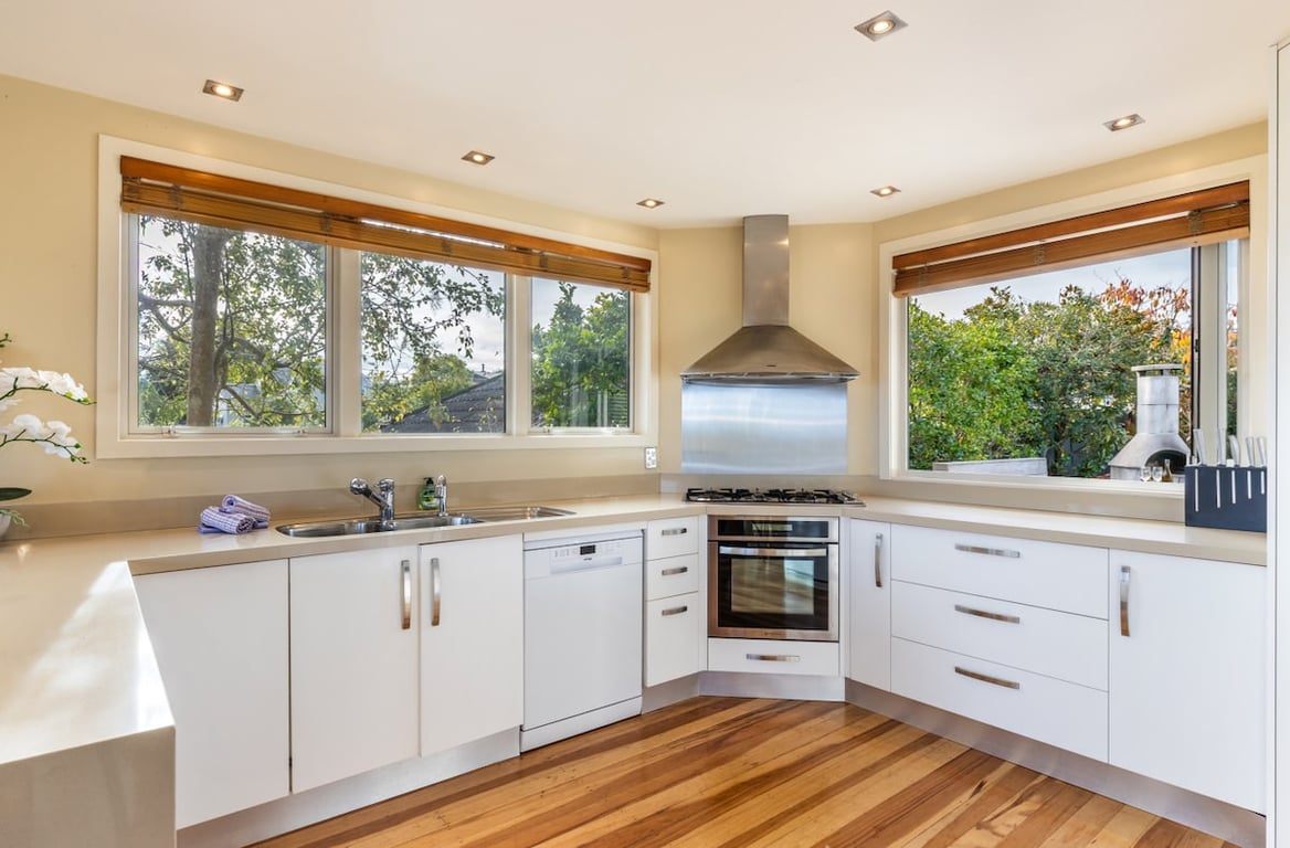 Great Lake Getaway - Your Spacious Taupo Retreat