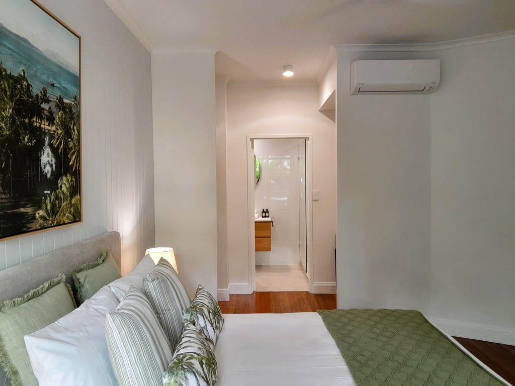 2 Bedroom LUXE Pool Deck Apartment