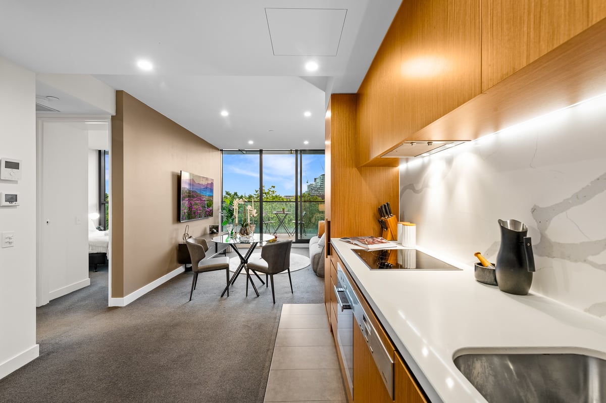 Parkside Perfection Near The CBD! 2 Bedrooms | 1 Bathroom | Free Parking