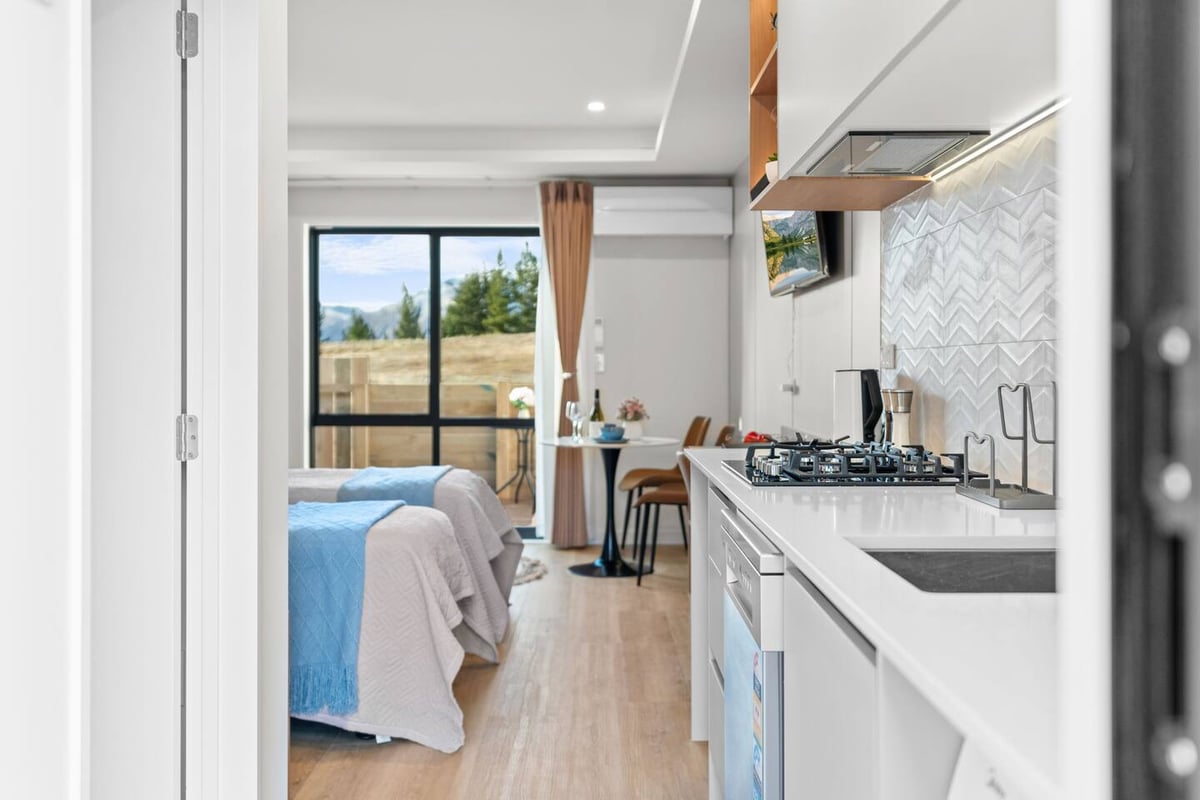 New warm 1 bedroom studio unit 3