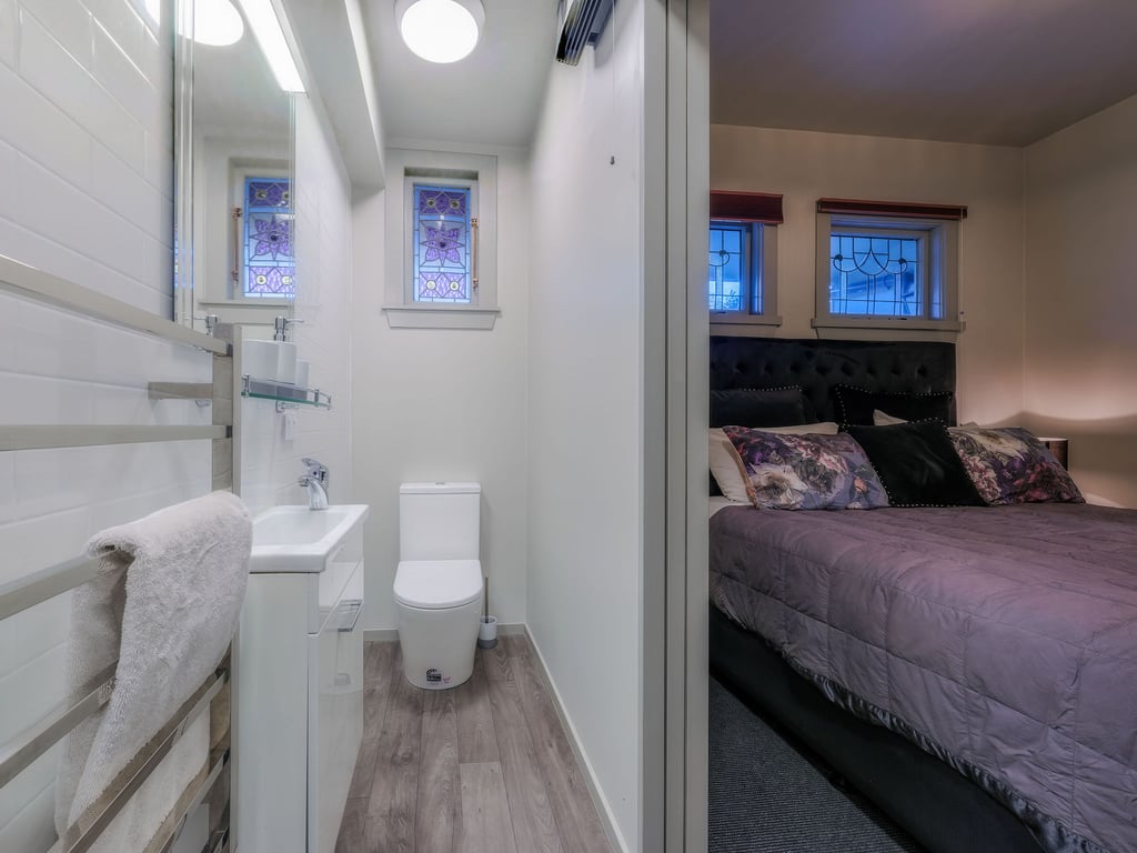 Cozy Corner at Jollies (Pet Friendly) 