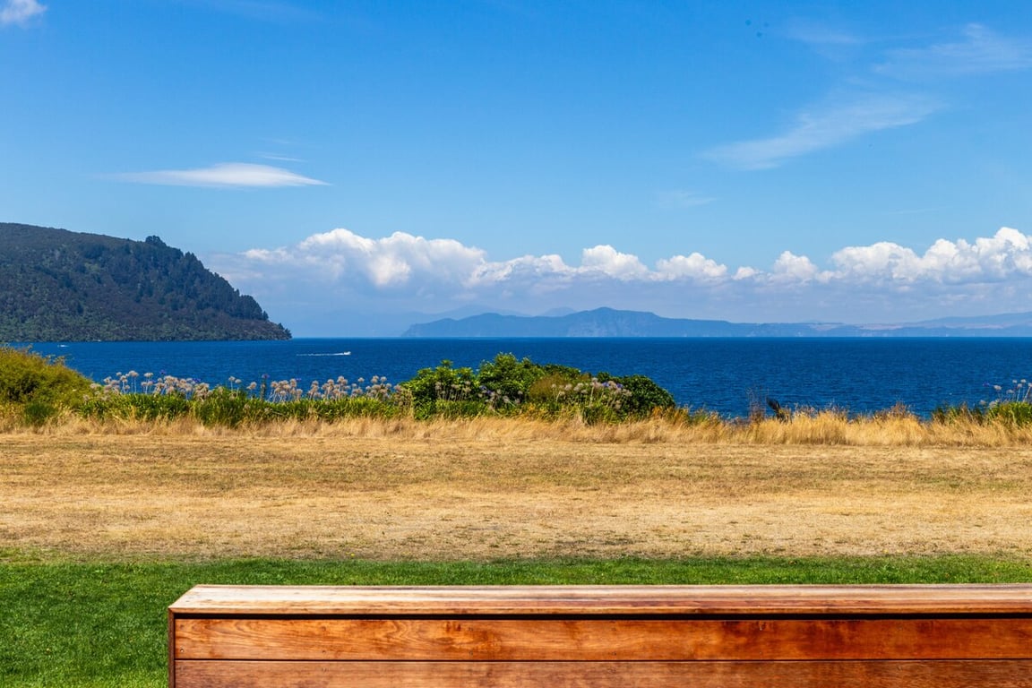 Lochside – Luxury Lakeside Living In Kinloch