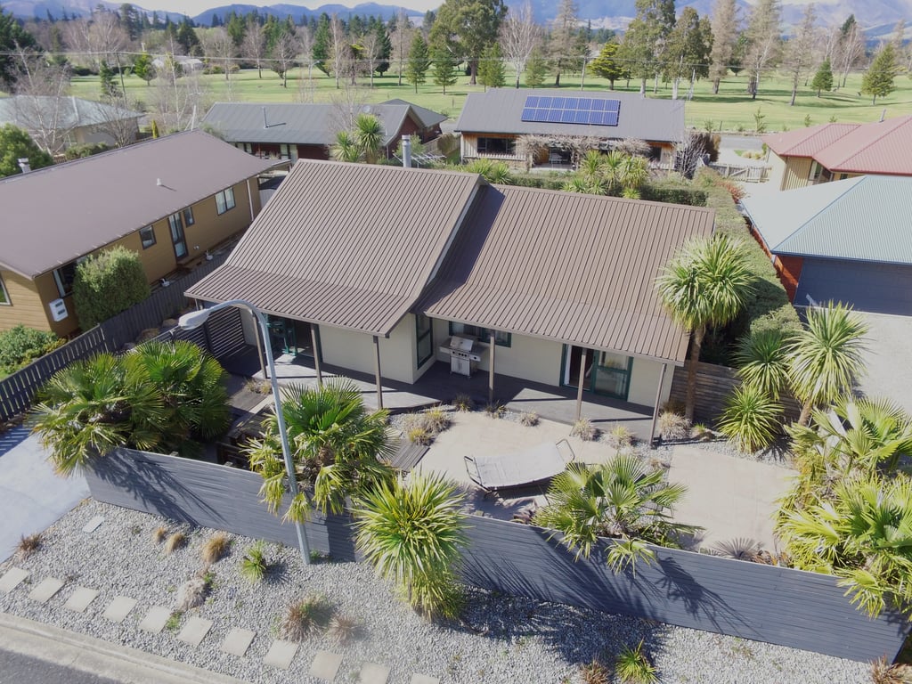 Sunny Family Retreat 