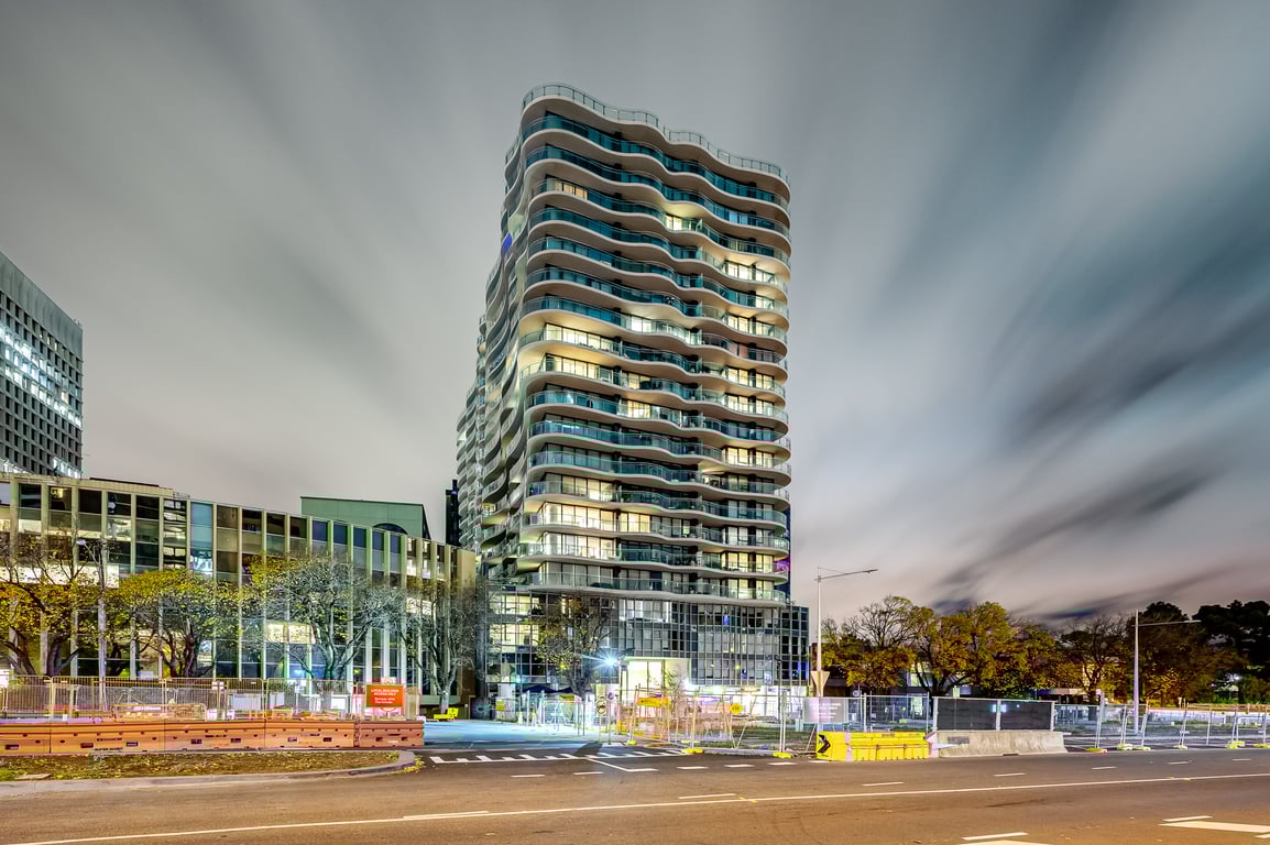 Unwind with Beautiful Albert Park and Hobsons Bay Views! 2 Bedrooms | 2 Bathrooms | Free Parking