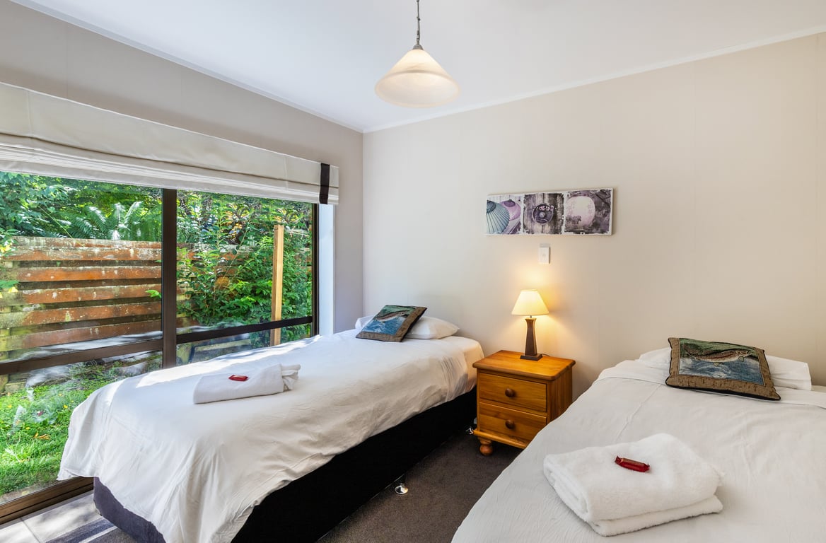 Riverside Villa - Spacious Stunning Location