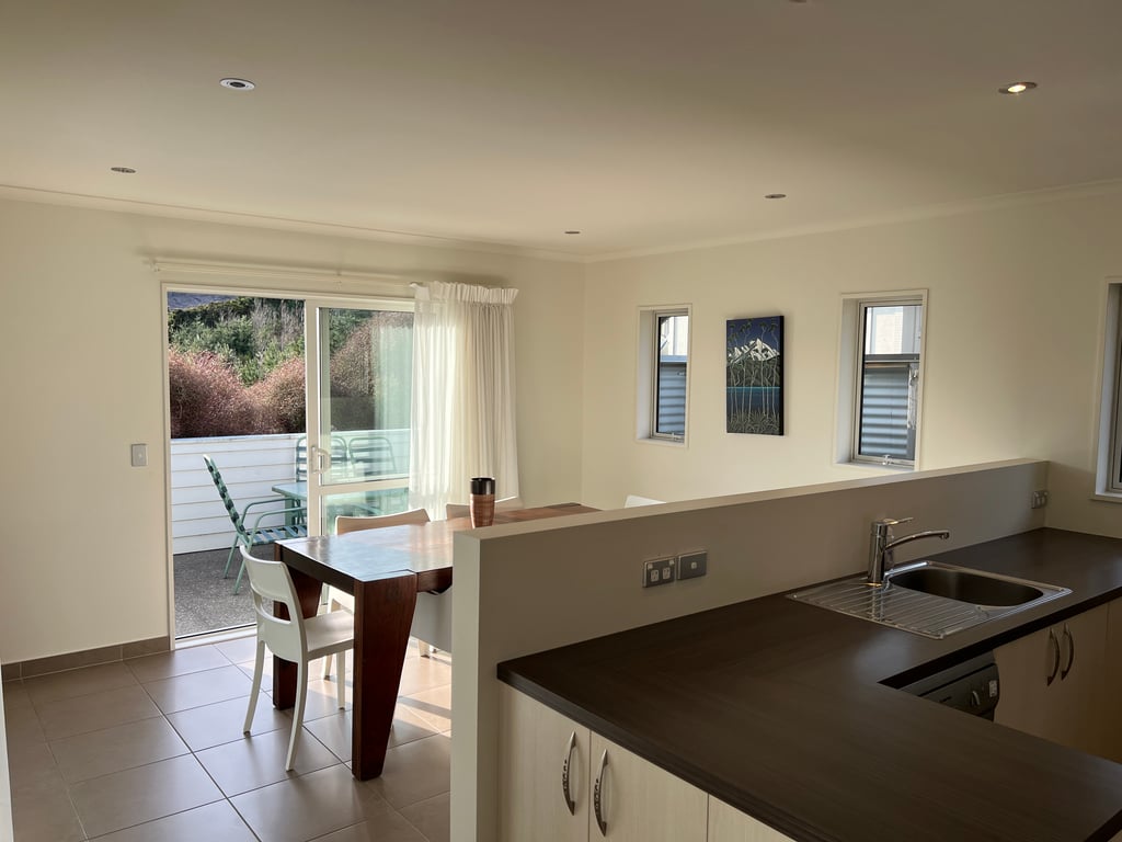 Hillside Hideaway (Pet Friendly) 