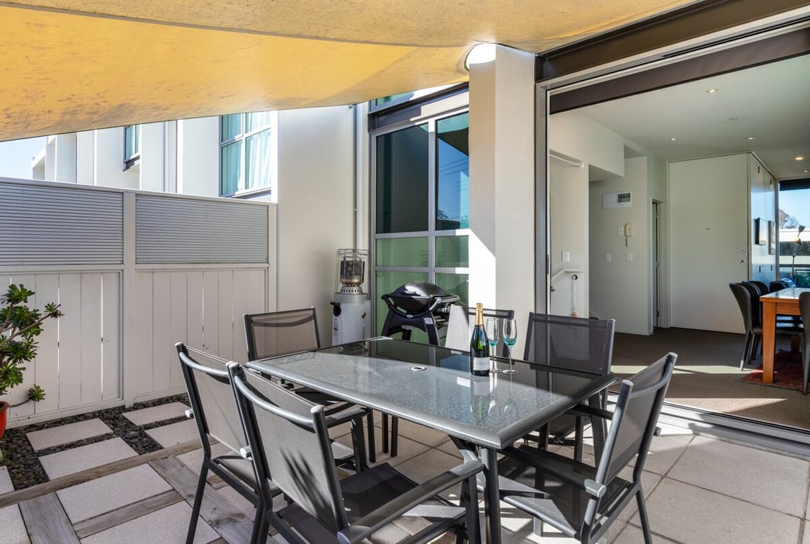 Modern Apartment Central With Wi-Fi & Linen