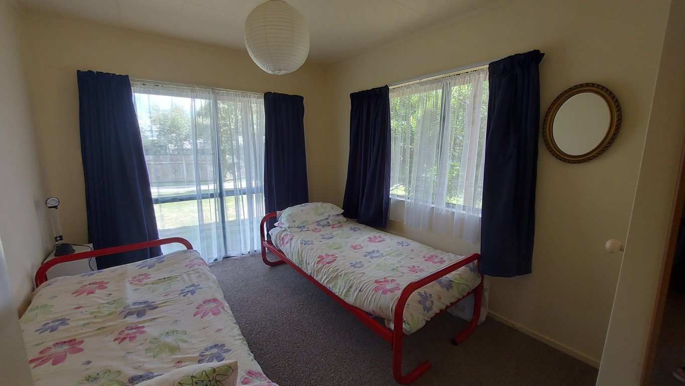 The Lake House - Wharewaka Point Bach