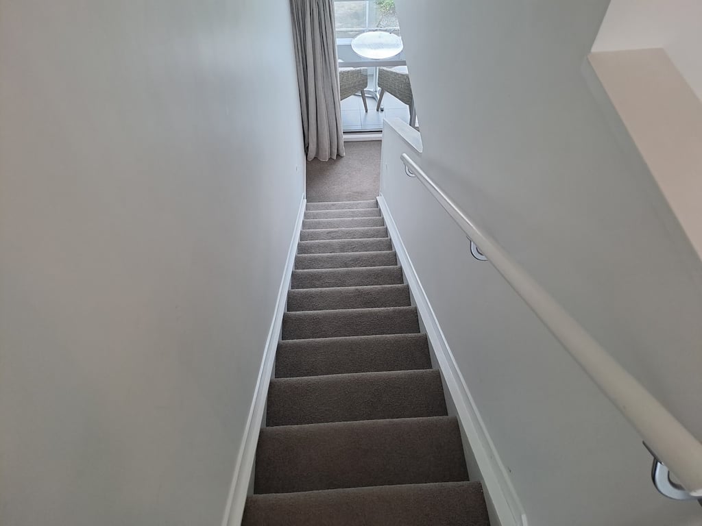 Modern Two Bedroom Apartment Great Location
