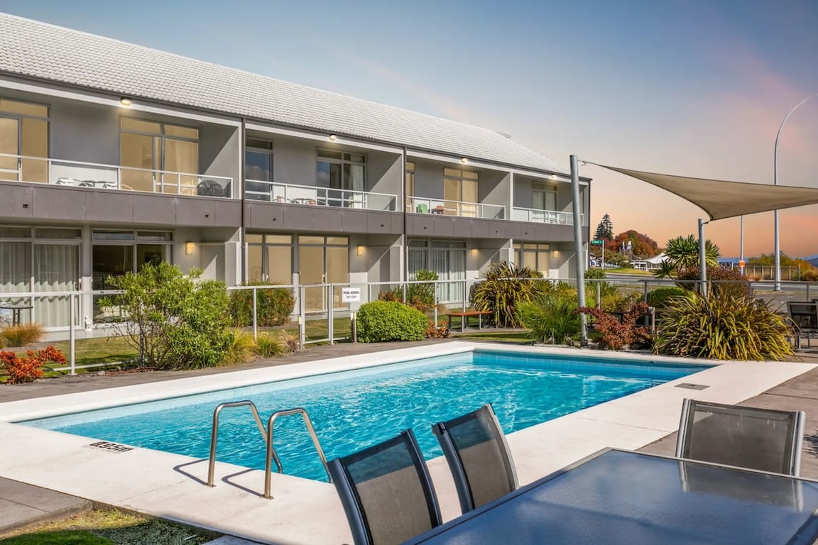 Modern Two Bedroom Apartment Great Location