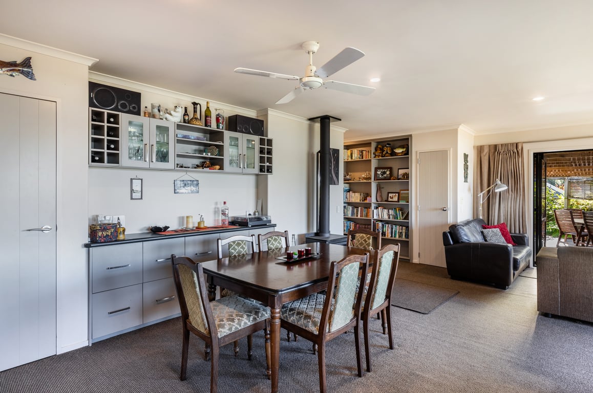 The Umpires Retreat - Quiet Home In Acacia Bay