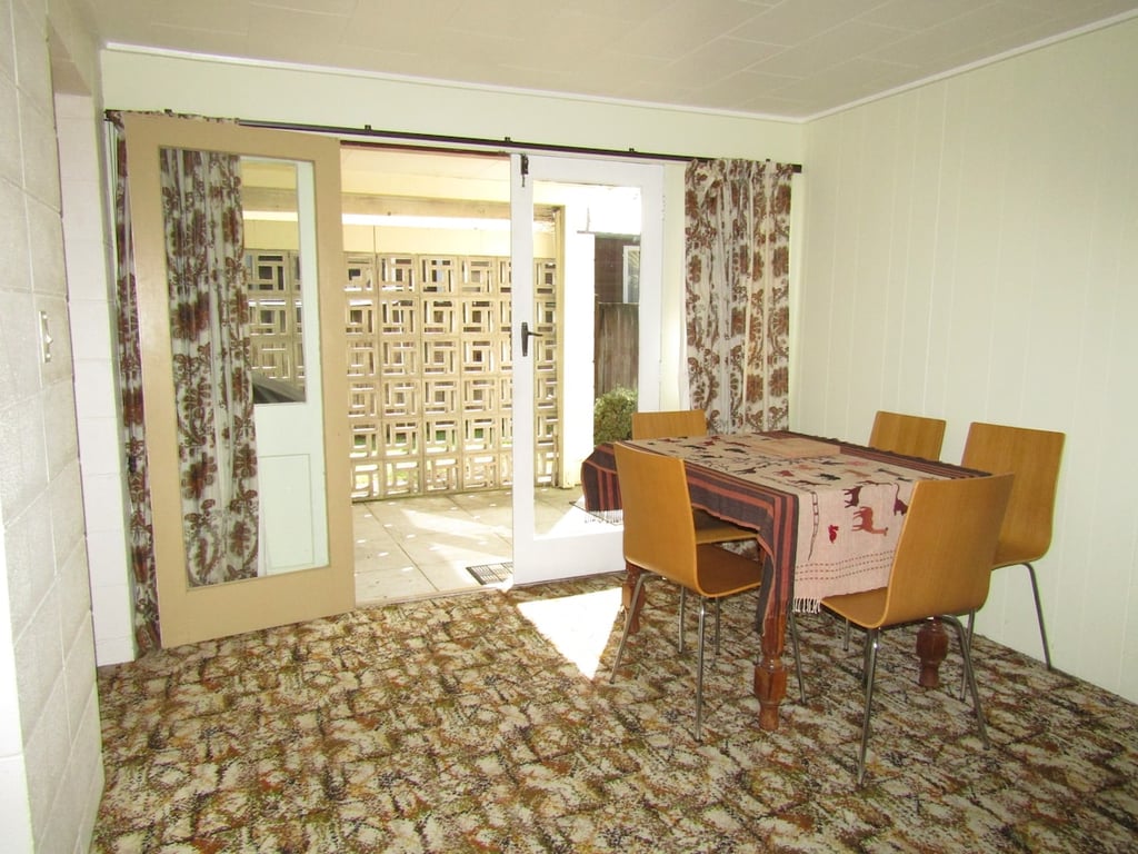 Classic Kiwi Bach By The Lake – Family Friendly In Five Mile Bay