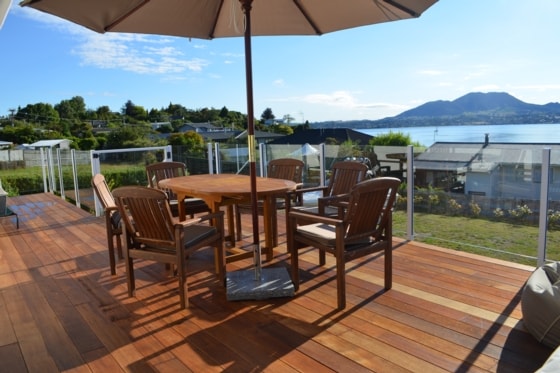 Bay Views On Isobel - Modern Home Great Location