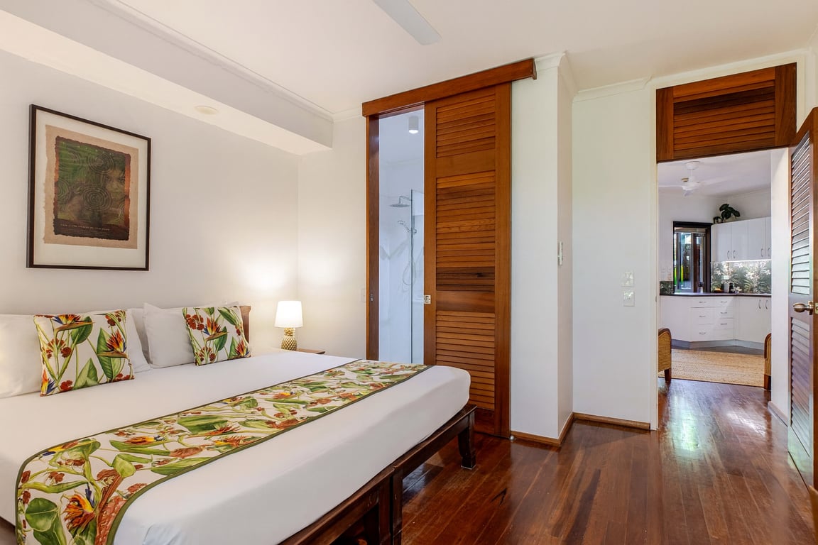 Deluxe King Garden View Apartment 