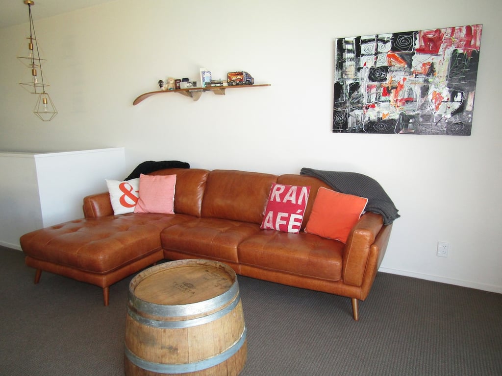 Modern Apartment Close To Town With Great Views