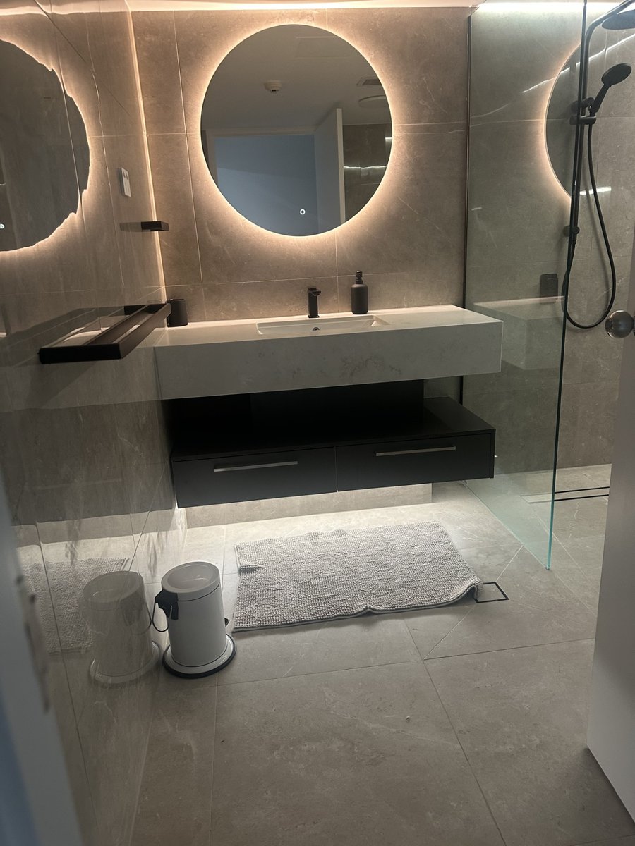 TWO BEDROOM SUITE - 1 QUEEN & 3 SINGLES