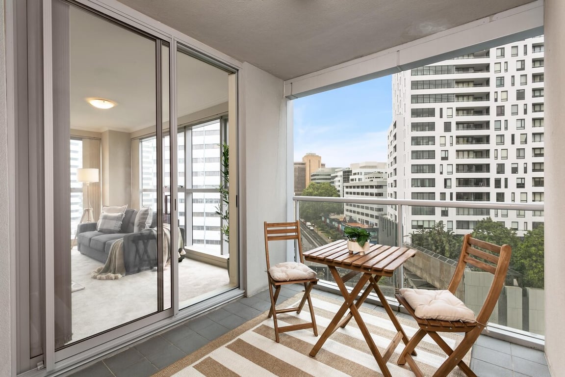 HELP5 - Chatswood Convenience | Steps To Train & Metro