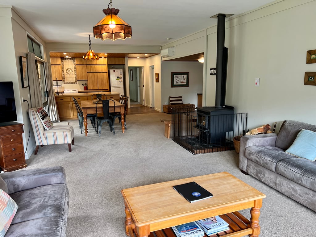 Retreat on Cheltenham (Pet Friendly) 