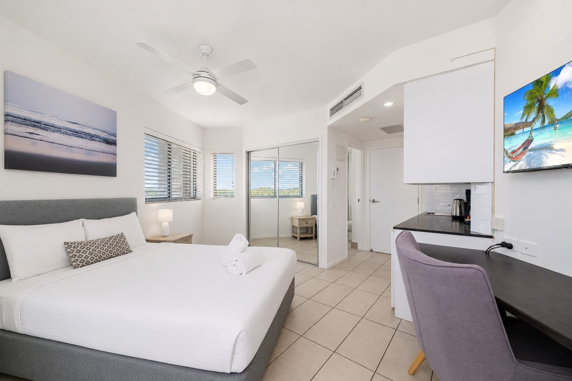 Studio Apartment - No Car Park (lake view on request)