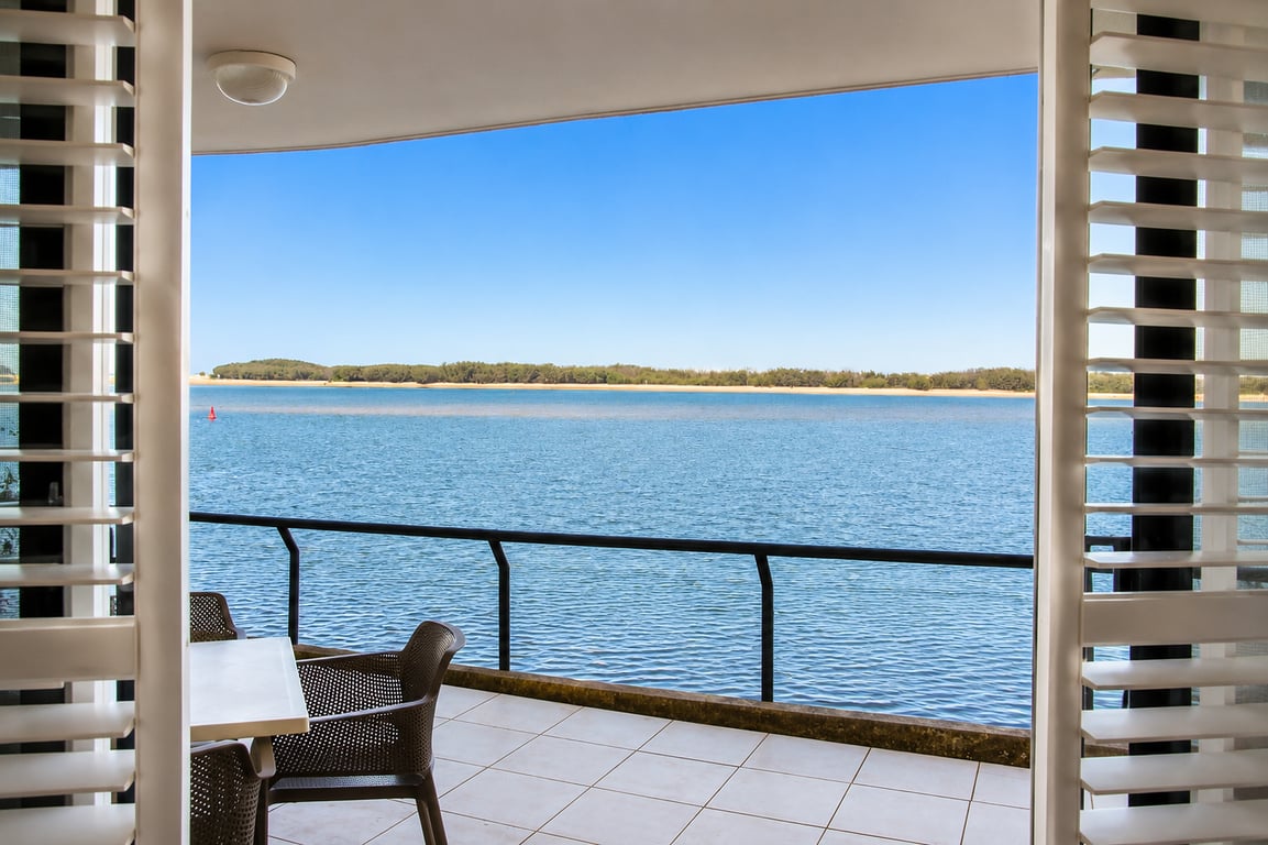 Unit 005 – Deluxe 1 Bedroom Water’s Edge