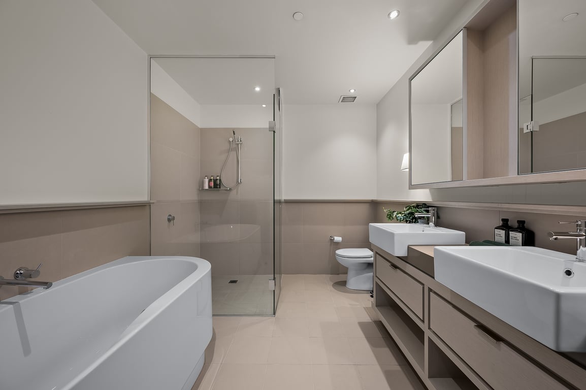 Opulent Harbourside Sanctuary | 3 Bedrooms | 2.5 Bathrooms | Free Parking