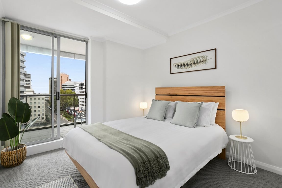 HELP1 - Chatswood Convenience | Steps To Train & Metro
