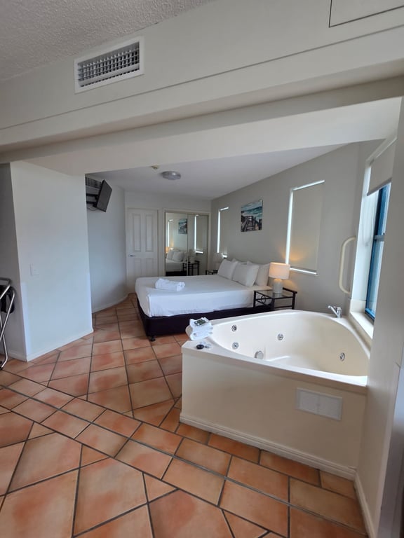 One Bedroom Boardwalk & Ocean View Apartment