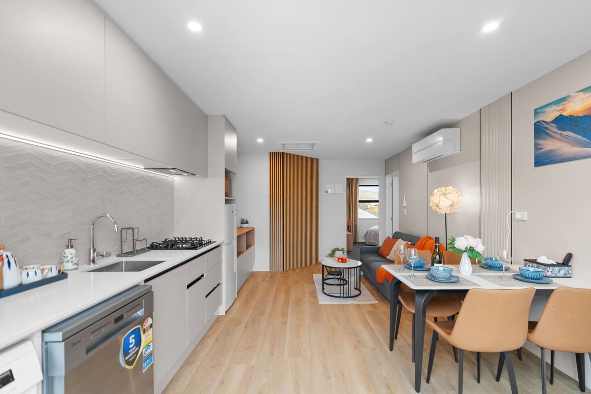 New warm family friendly /unit5/2bedroom