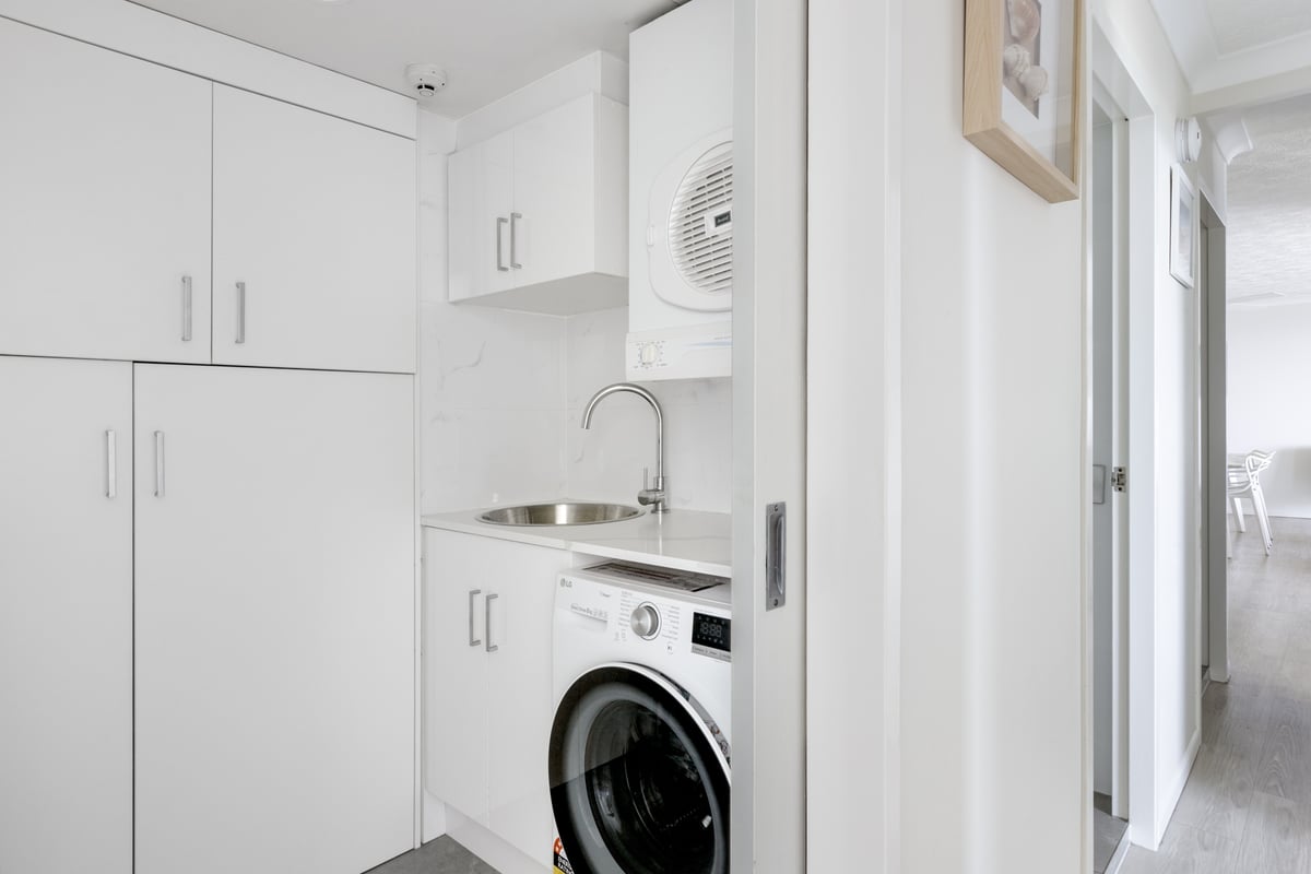 Apartment 37 Level 12 - 2 Bedroom Luxury Apartment, Centre Unit