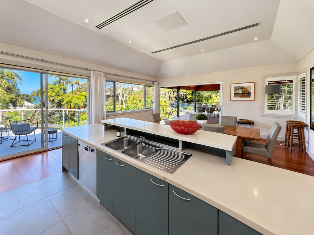 EDBAY - Edwards Beach Retreat | Steps To Balmoral