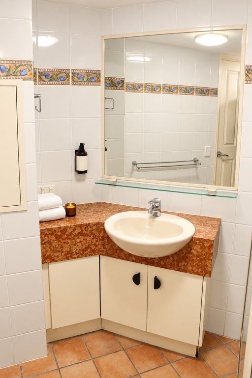 Unit 305 – Deluxe 1 Bedroom Waterfront Rooftop 