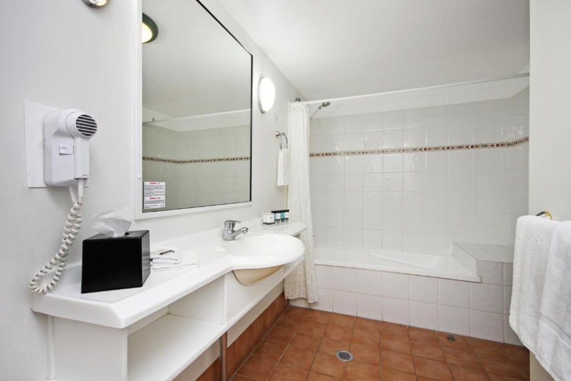 GC 500 Track View - One Bedroom Suite