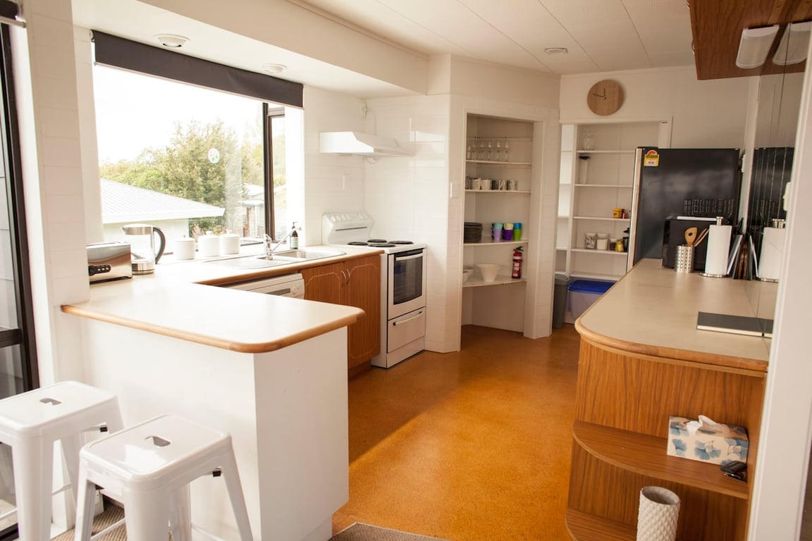 Spacious Family Home With Wi-Fi & Walk To The Lake