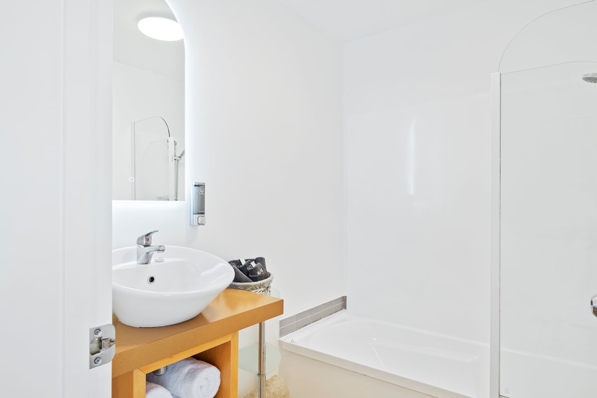 Upper Level 2 Bedroom King