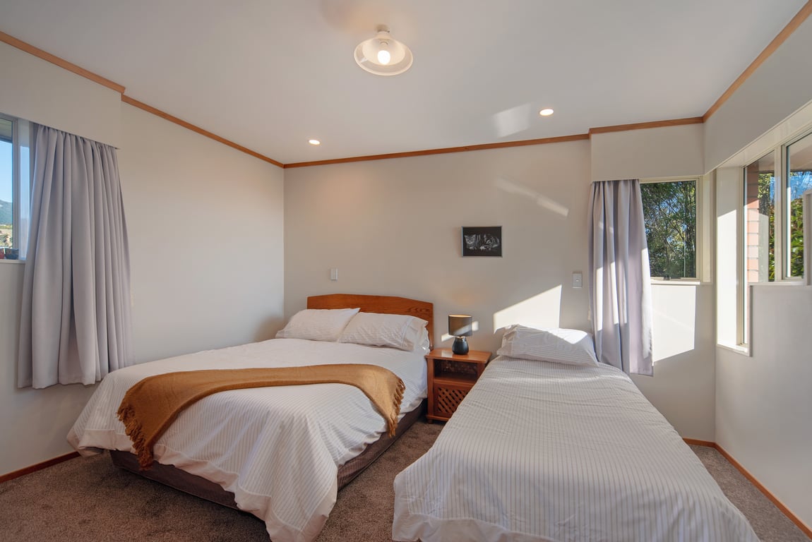 Sunny Bayview Retreat