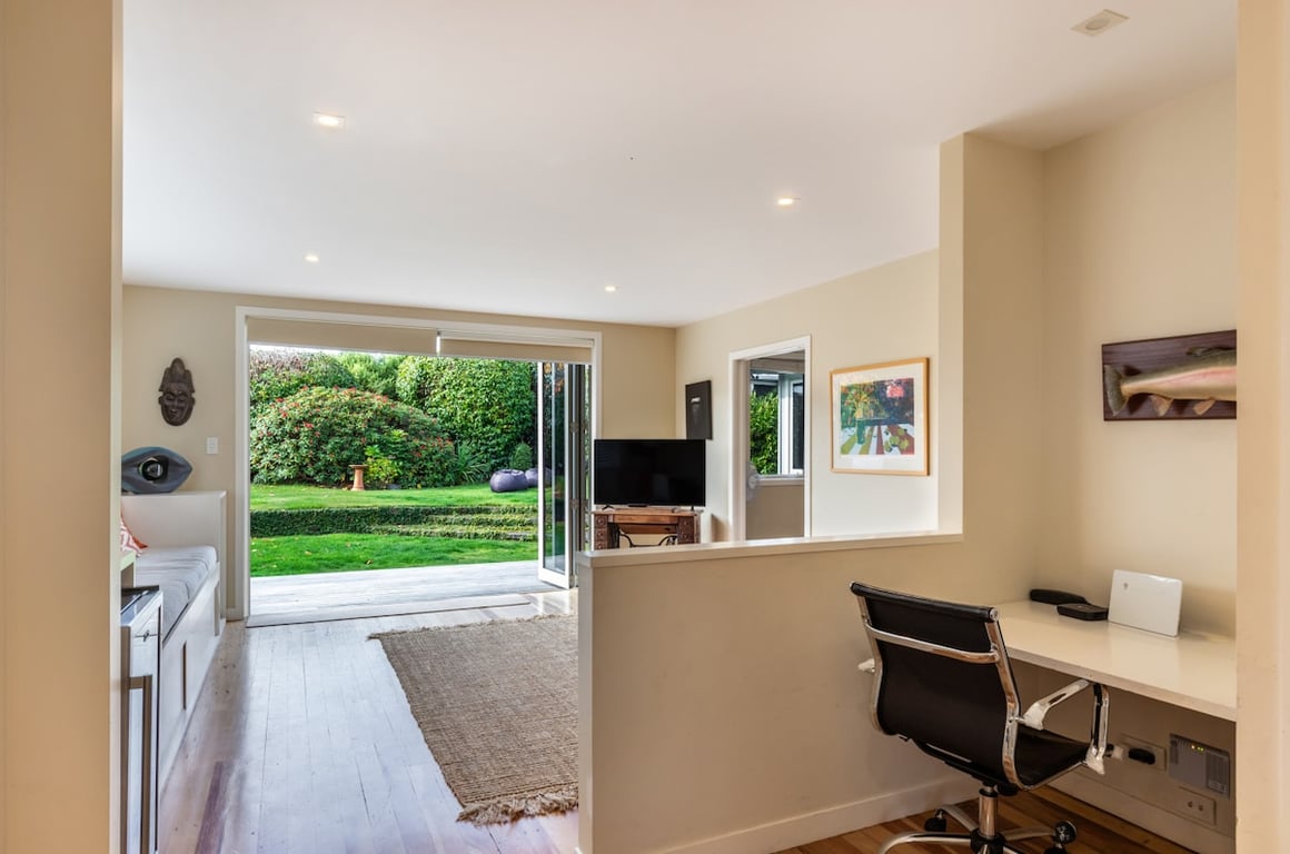 Great Lake Getaway - Your Spacious Taupo Retreat