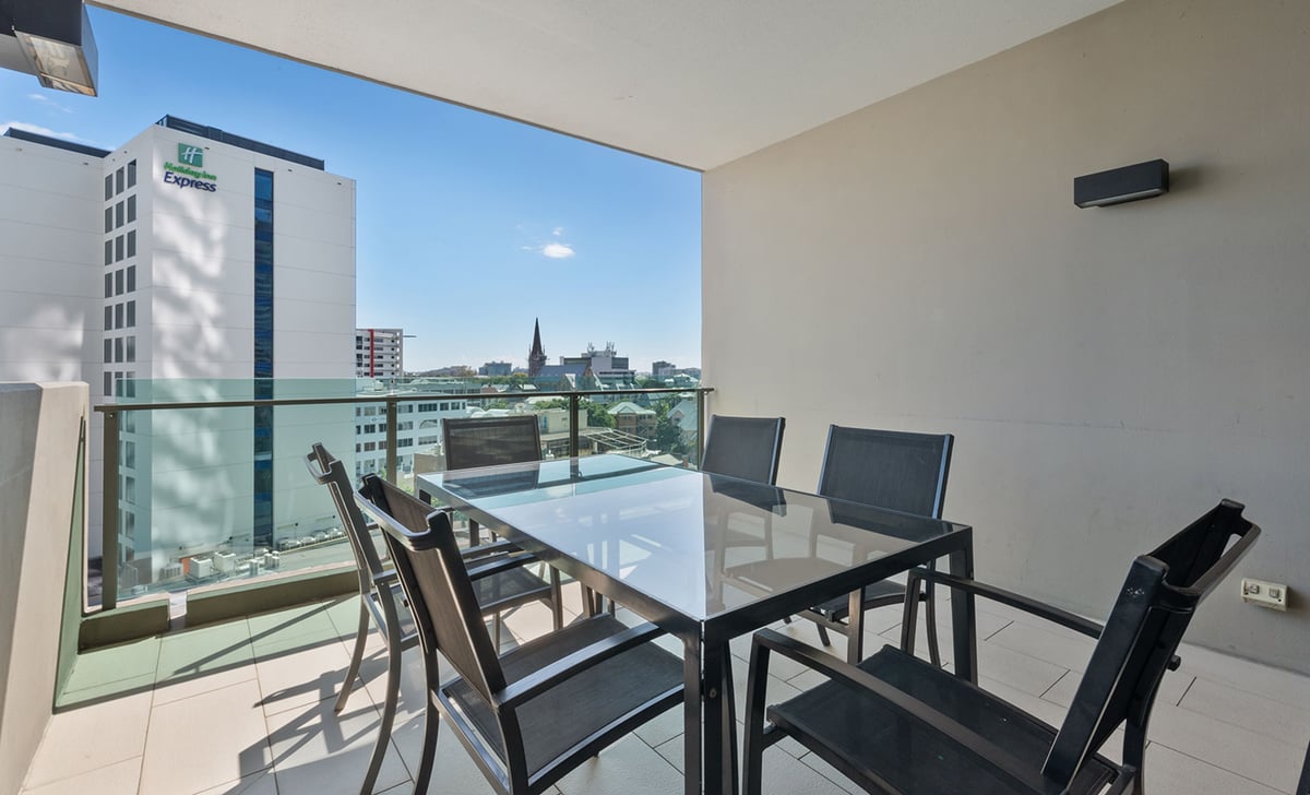 2 Bedroom 2 Bathroom Apartment