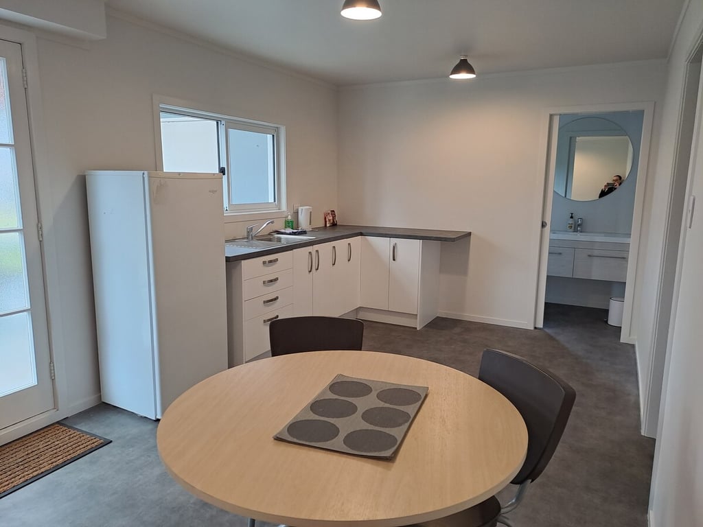 Large Home In Richmond Heights Includes Wifi