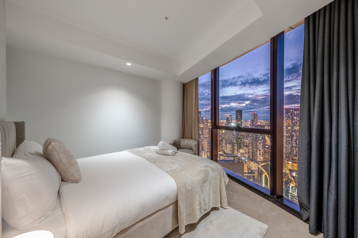 Luxurious CBD and Garden View Home! 3 Bedrooms | 2 Bathrooms | Free Parking