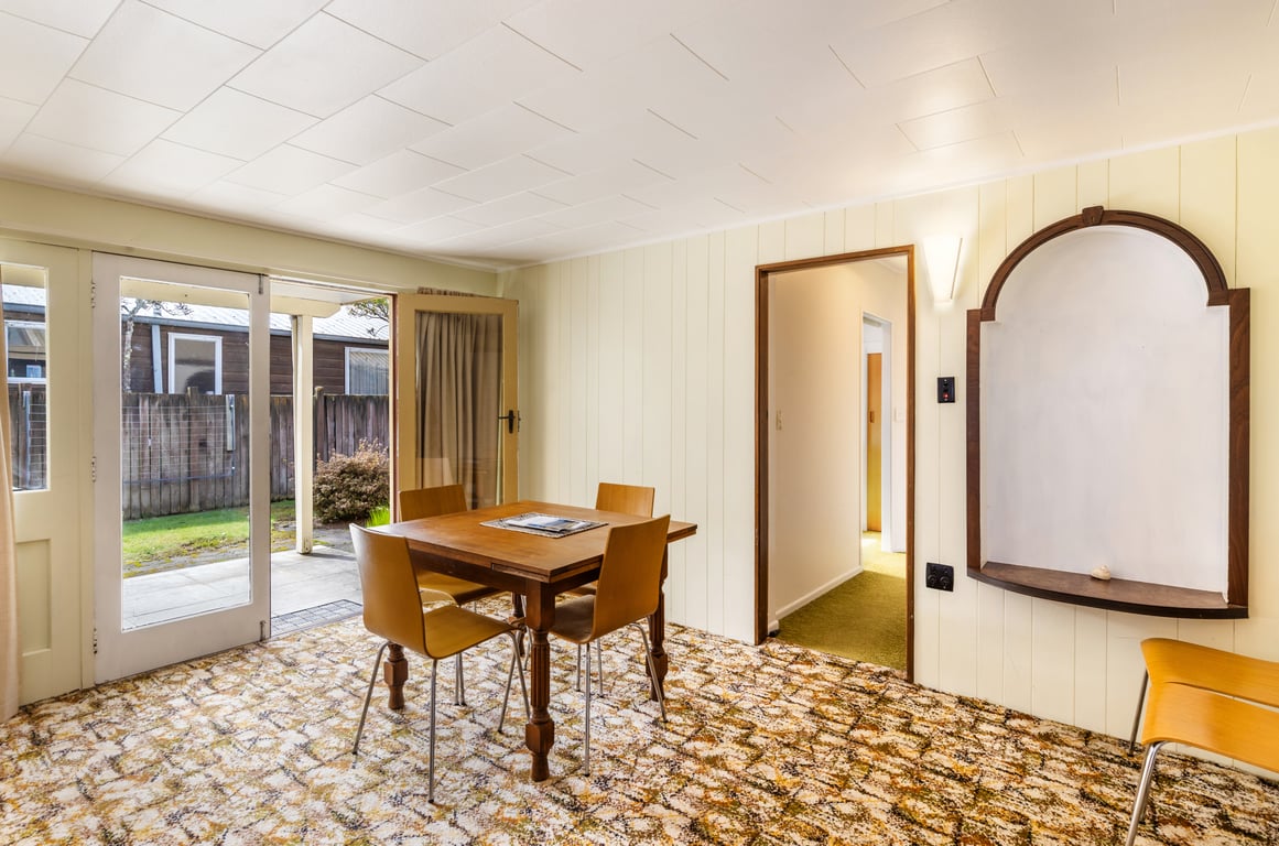 Classic Kiwi Bach By The Lake – Family Friendly In Five Mile Bay