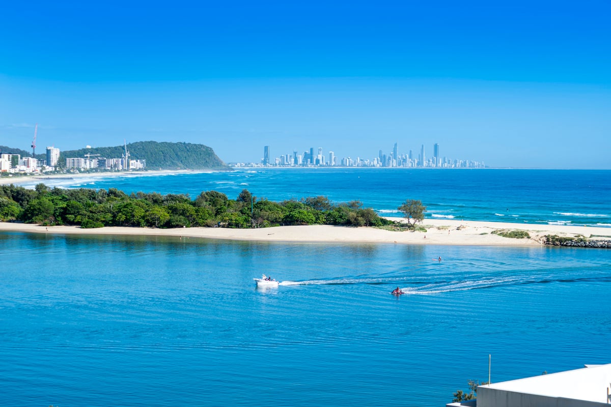 Luxury Gold Coast Apartment with Rootop Terrace