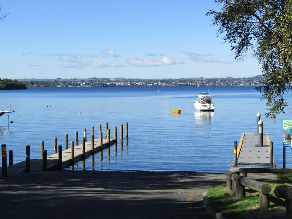 Te Urunga Place - Modern Comfort Near The Lake
