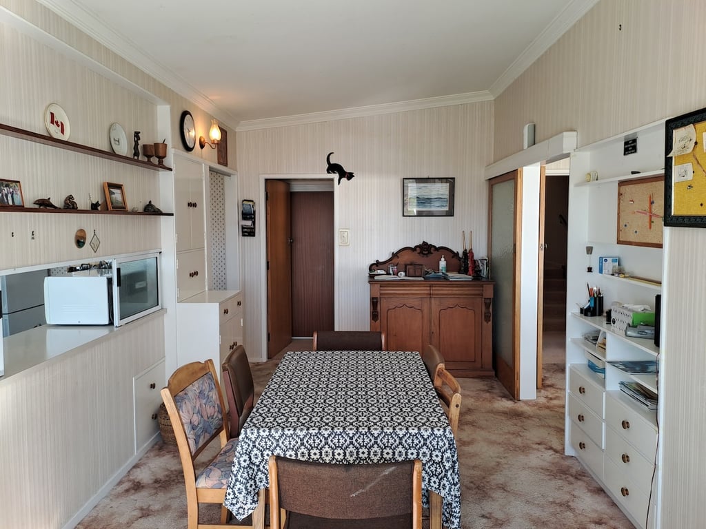 Classic Kiwi Bach - Great Location By The Lake