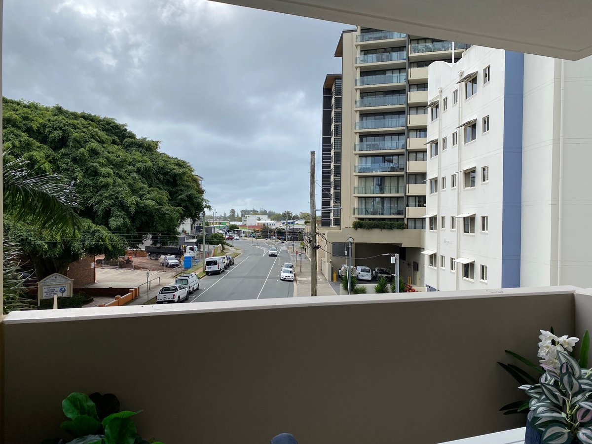 Studio (Balcony/Washer/Dryer)