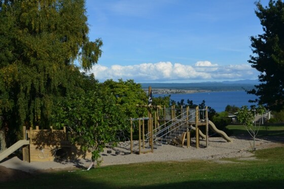 Bay Views On Isobel - Modern Home Great Location