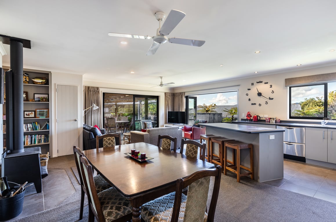 The Umpires Retreat - Quiet Home In Acacia Bay