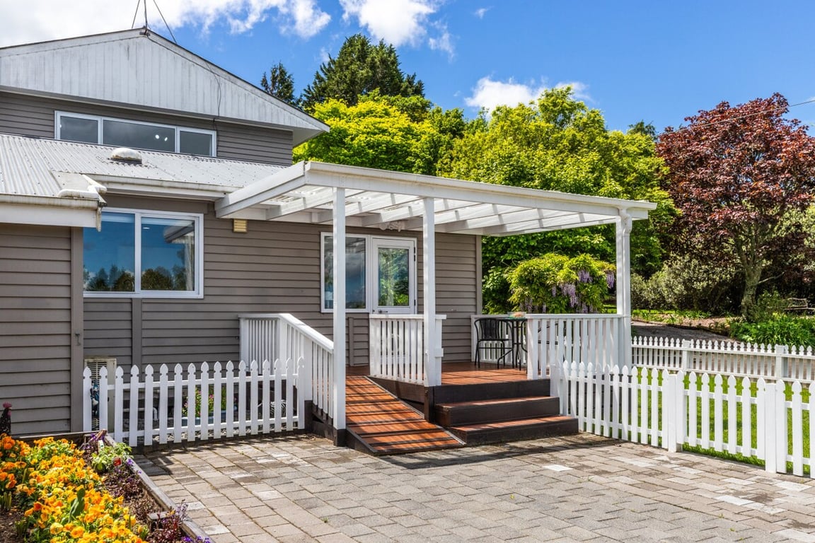 Whakaroa Retreat - Spacious Garden Getaway Near Taupo