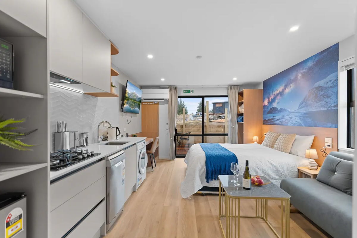 New warm 1 bedroom studio/unit1