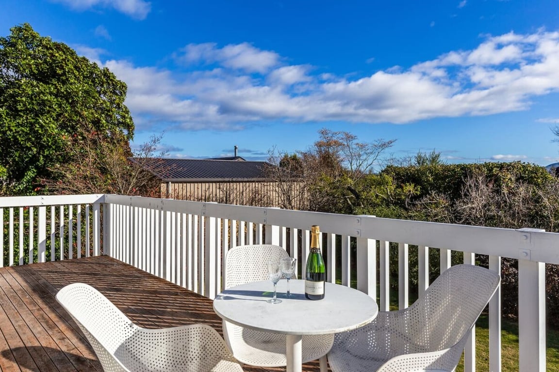 Two Mile Bay Getaway - Comfort & Convenience With Wi-Fi