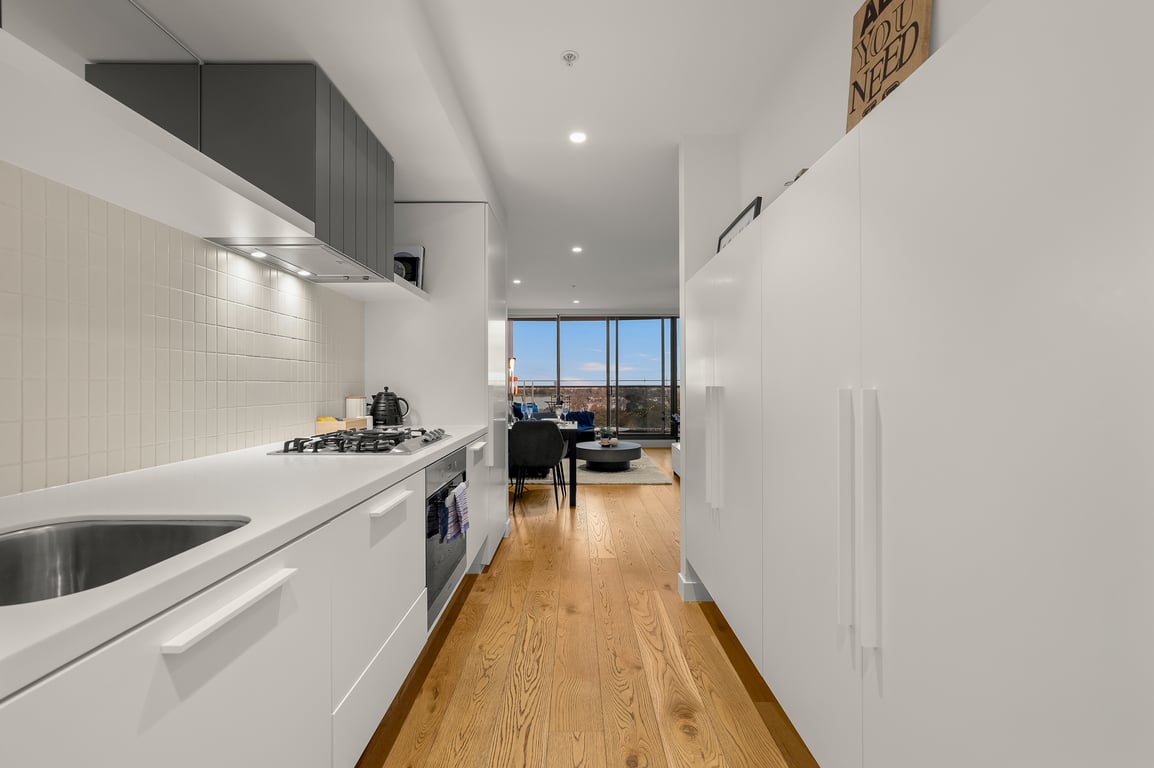 Unwind with Beautiful Albert Park and Hobsons Bay Views! 2 Bedrooms | 2 Bathrooms | Free Parking